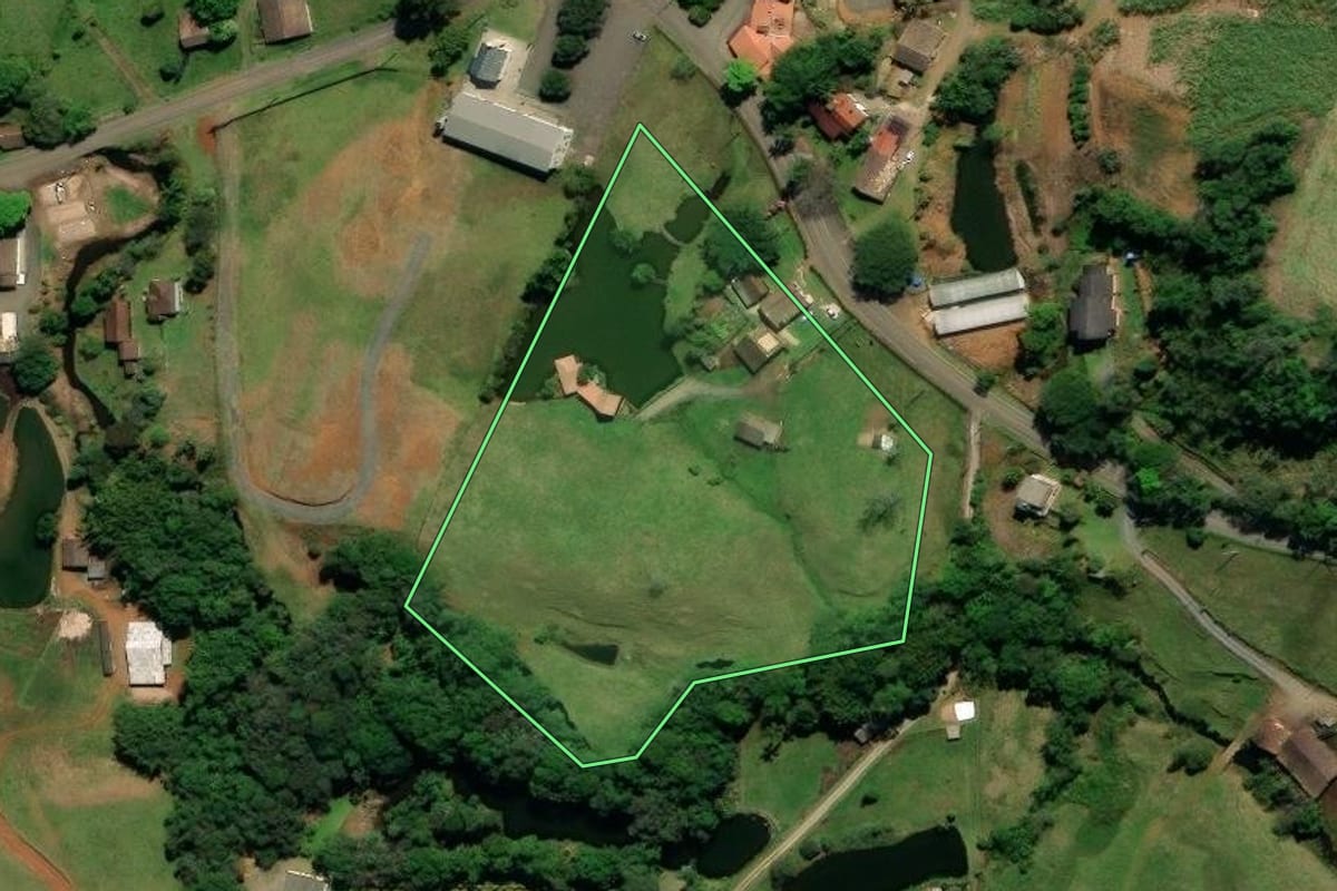 Imagem de satélite do imóvel rural em Nova Veneza (SC), com o contorno declarado no CAR desenhado por cima.