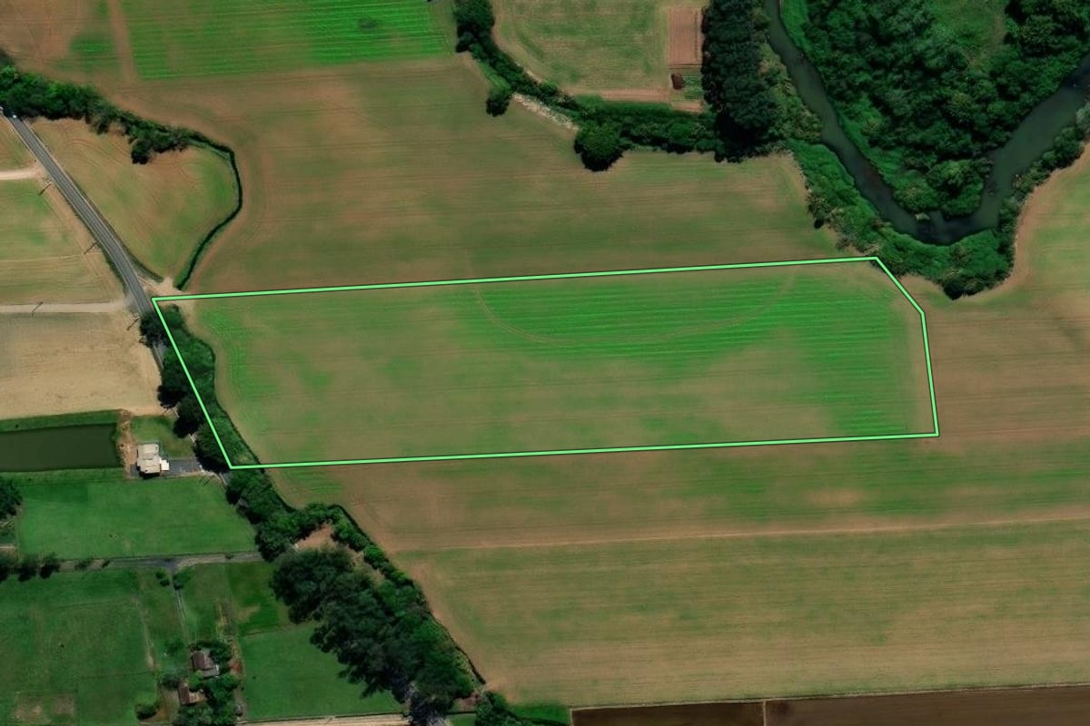 Imagem de satélite do imóvel rural em Nova Veneza (SC), com o contorno declarado no CAR desenhado por cima.