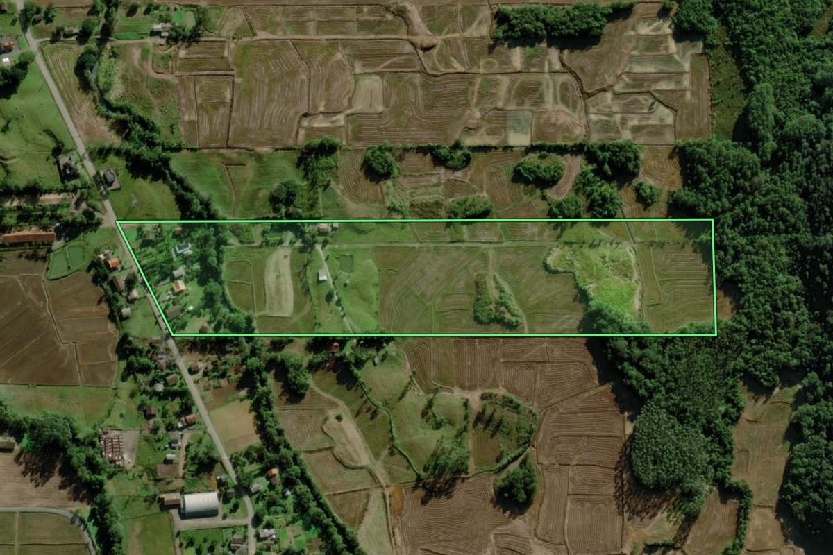 Imagem de satélite do imóvel rural em Nova Veneza (SC), com o contorno declarado no CAR desenhado por cima.