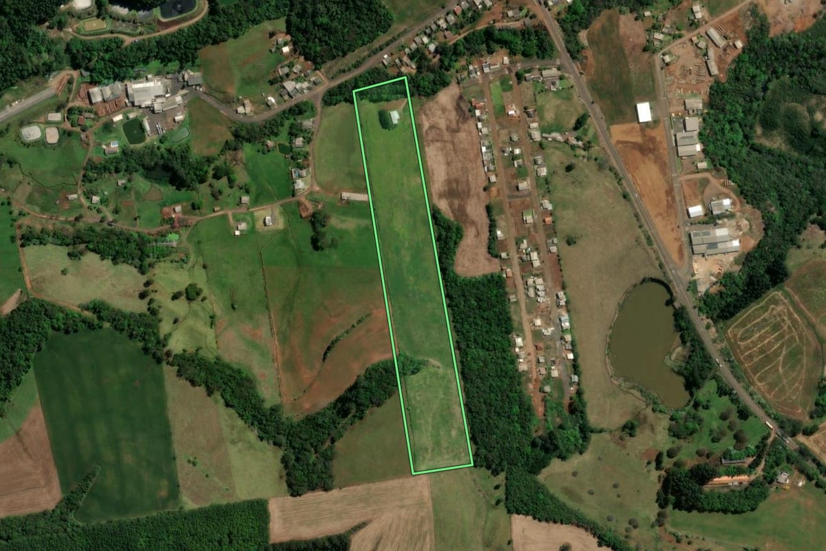 Imagem de satélite do imóvel rural em Novo Horizonte (SC), com o contorno declarado no CAR desenhado por cima.