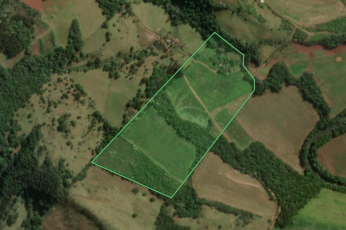 Imagem de satélite do imóvel rural em Novo Horizonte (SC), com o contorno declarado no CAR desenhado por cima.
