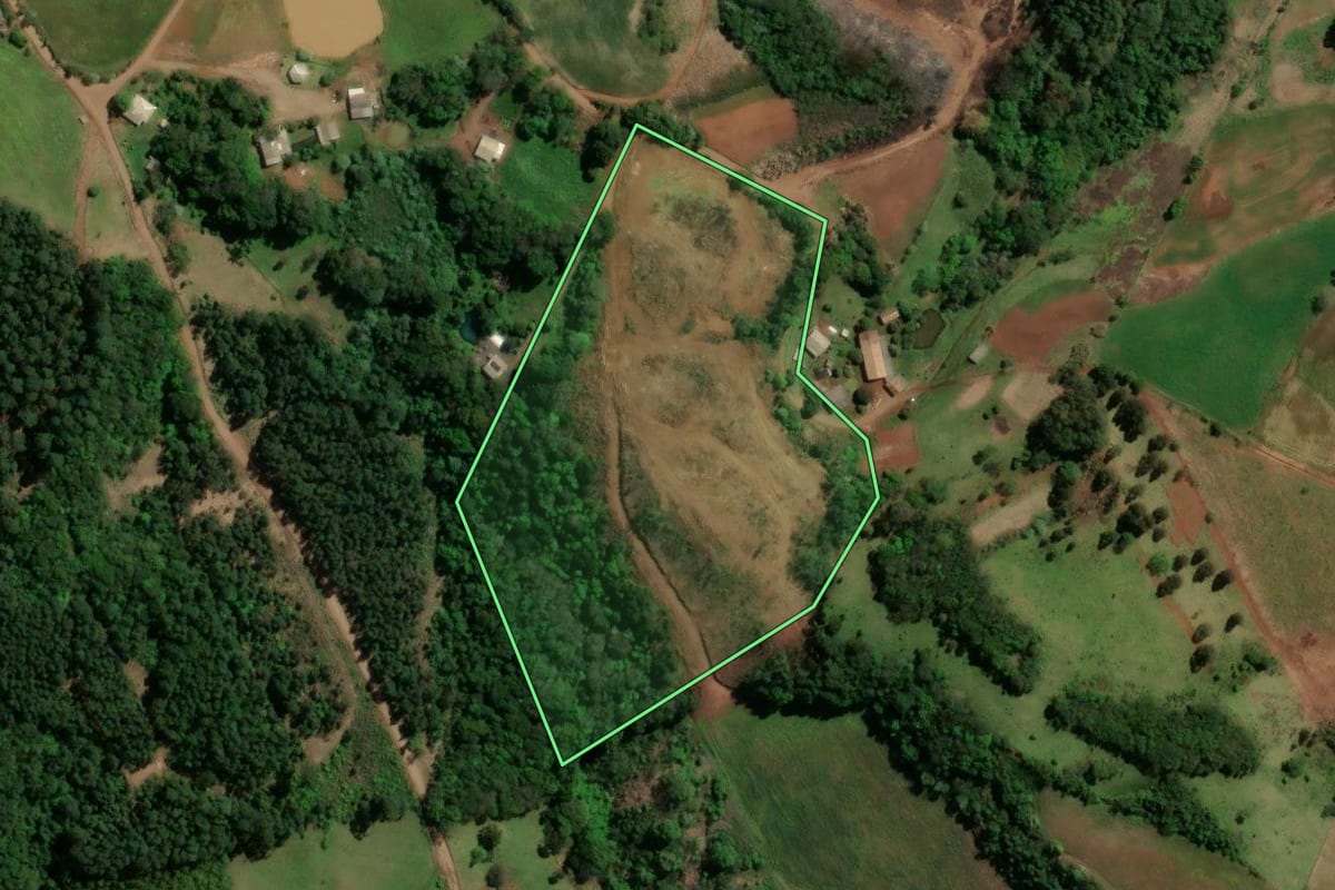 Imagem de satélite do imóvel rural em Novo Horizonte (SC), com o contorno declarado no CAR desenhado por cima.