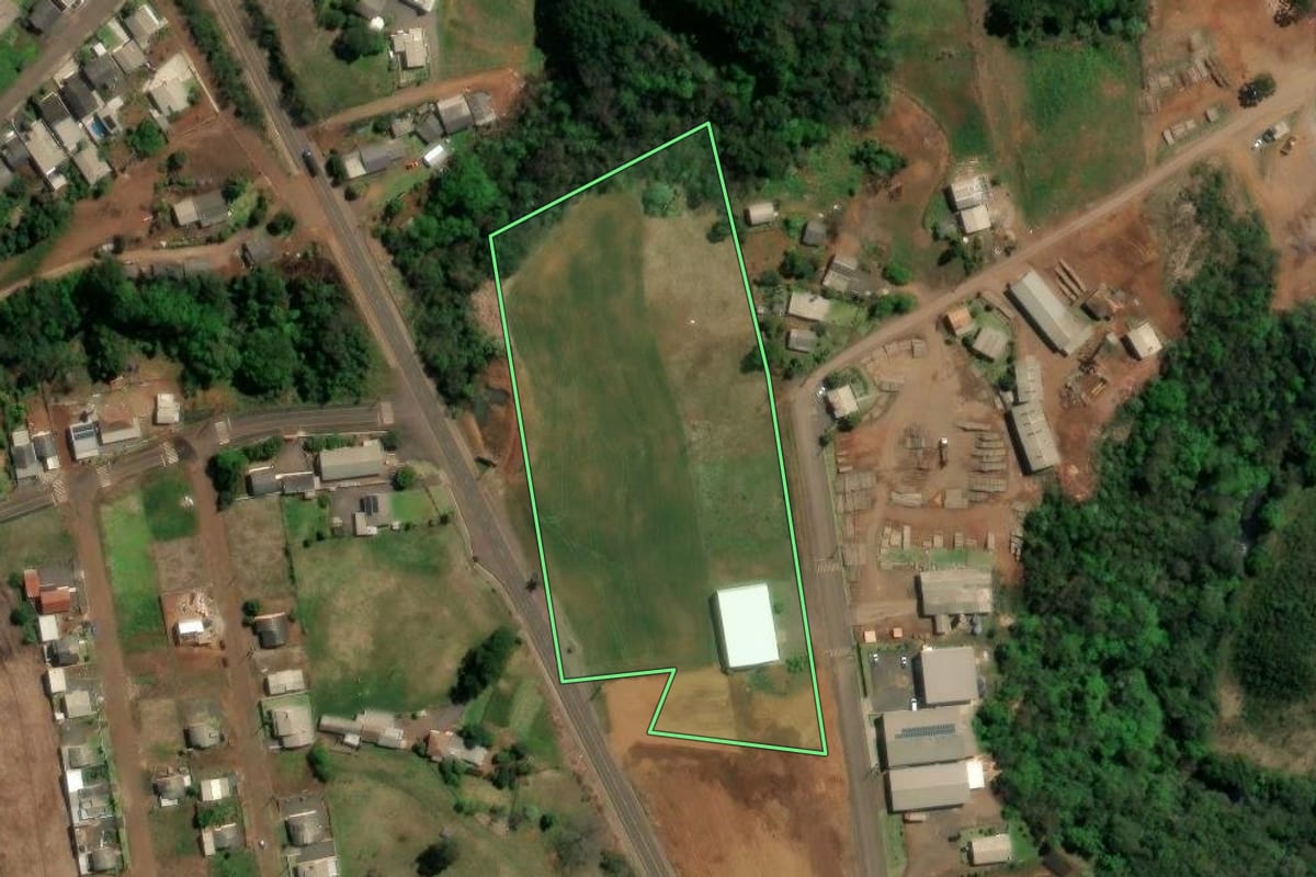 Imagem de satélite do imóvel rural em Novo Horizonte (SC), com o contorno declarado no CAR desenhado por cima.