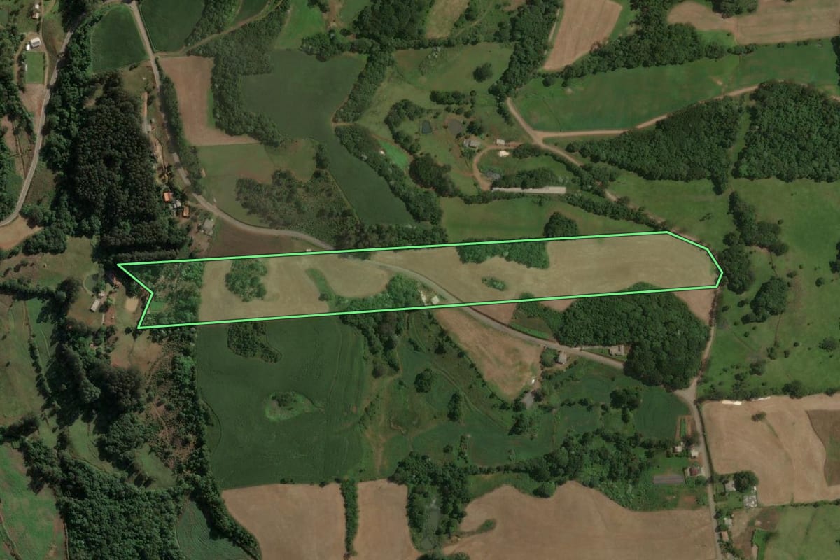 Imagem de satélite do imóvel rural em Ouro (SC), com o contorno declarado no CAR desenhado por cima.