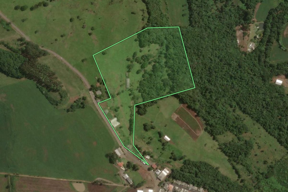 Imagem de satélite do imóvel rural em Ouro (SC), com o contorno declarado no CAR desenhado por cima.