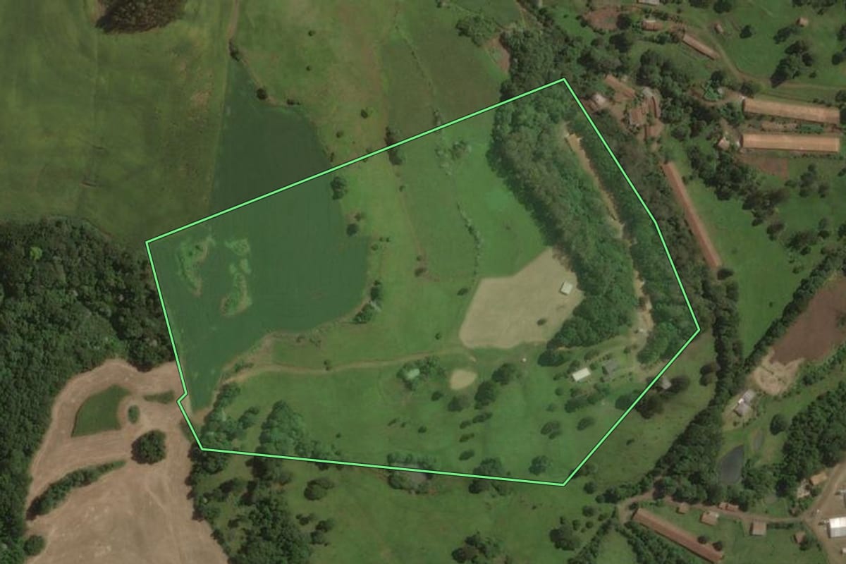 Imagem de satélite do imóvel rural em Ouro (SC), com o contorno declarado no CAR desenhado por cima.