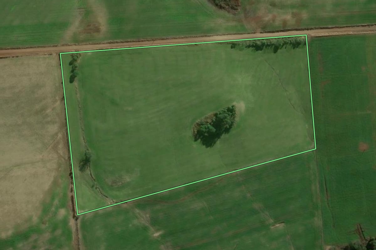 Imagem de satélite do imóvel rural em Ouro Verde (SC), com o contorno declarado no CAR desenhado por cima.