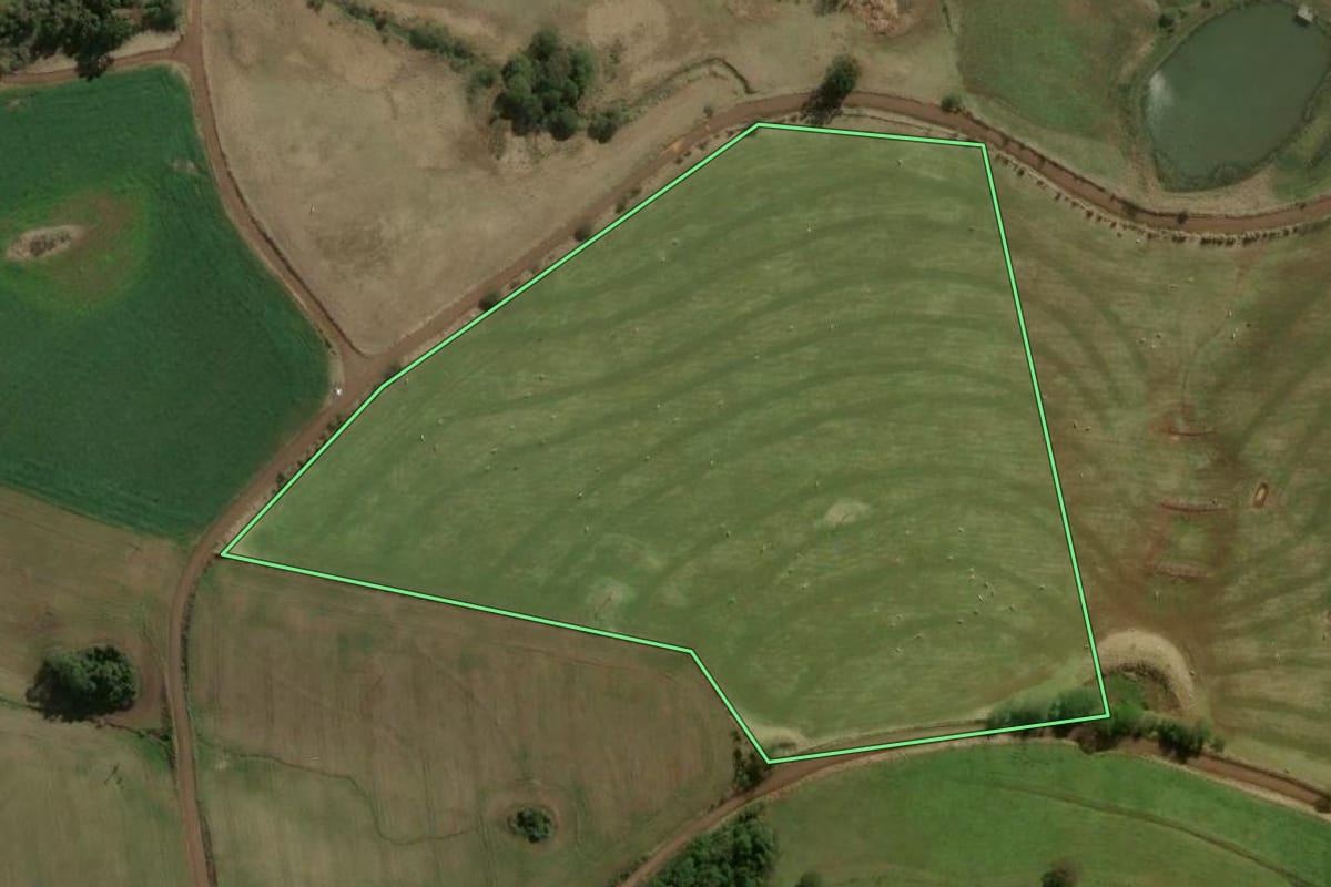 Imagem de satélite do imóvel rural em Ouro Verde (SC), com o contorno declarado no CAR desenhado por cima.
