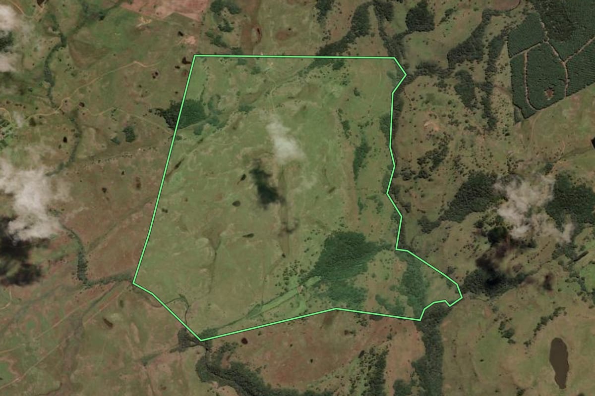 Imagem de satélite do imóvel rural em Painel (SC), com o contorno declarado no CAR desenhado por cima.