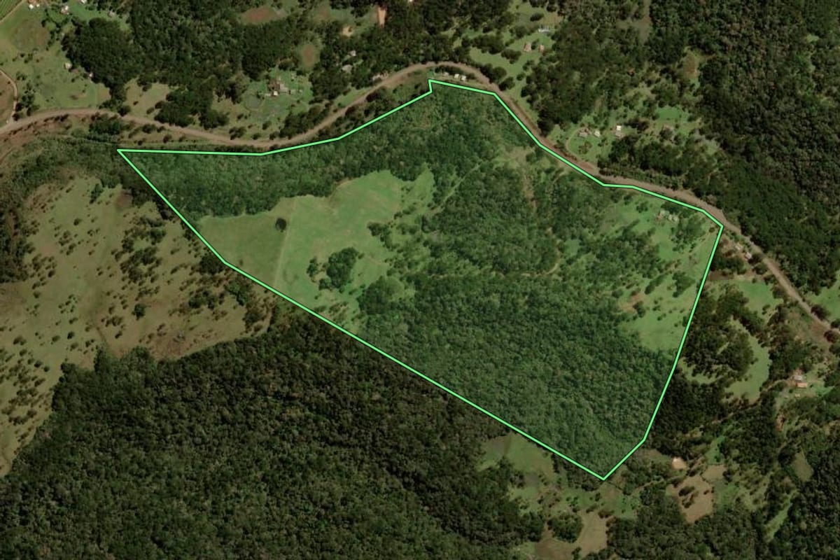 Imagem de satélite do imóvel rural em Painel (SC), com o contorno declarado no CAR desenhado por cima.