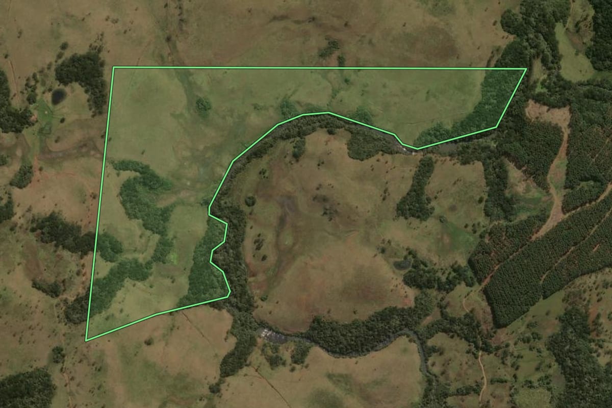 Imagem de satélite do imóvel rural em Painel (SC), com o contorno declarado no CAR desenhado por cima.
