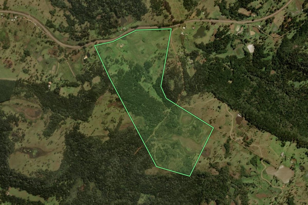 Imagem de satélite do imóvel rural em Painel (SC), com o contorno declarado no CAR desenhado por cima.