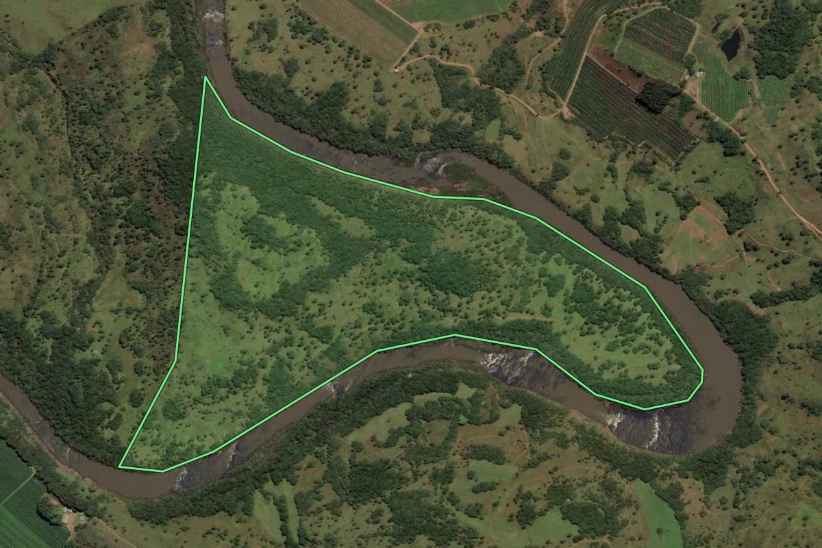 Imagem de satélite do imóvel rural em Painel (SC), com o contorno declarado no CAR desenhado por cima.