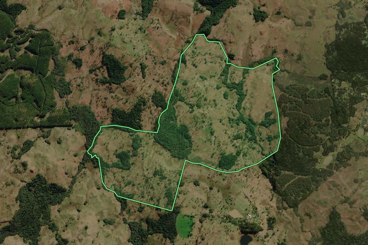 Imagem de satélite do imóvel rural em Painel (SC), com o contorno declarado no CAR desenhado por cima.