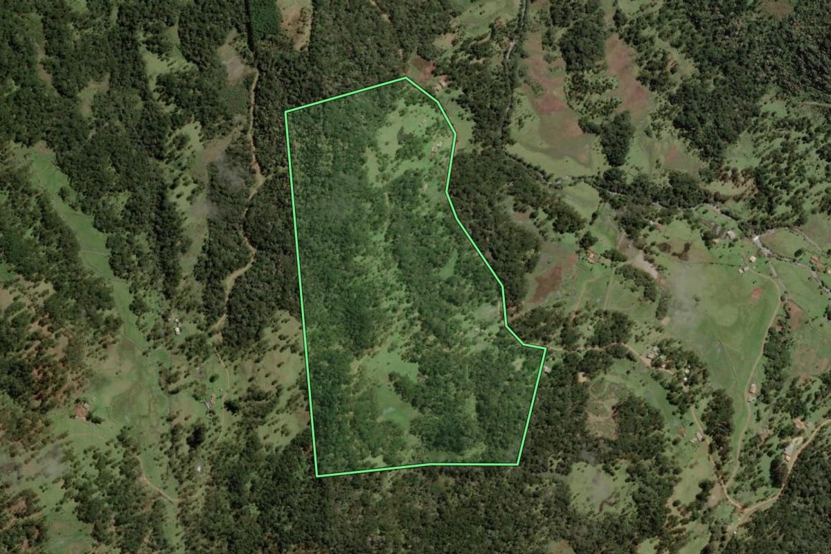 Imagem de satélite do imóvel rural em Painel (SC), com o contorno declarado no CAR desenhado por cima.