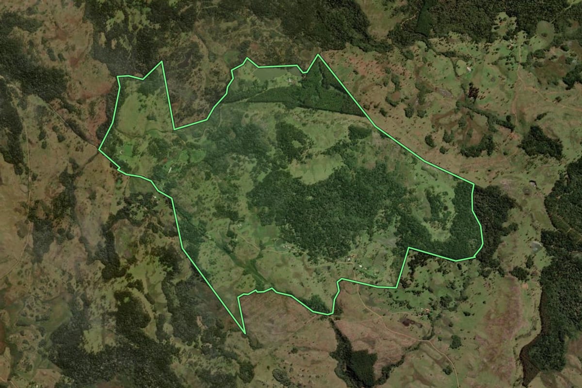 Imagem de satélite do imóvel rural em Painel (SC), com o contorno declarado no CAR desenhado por cima.