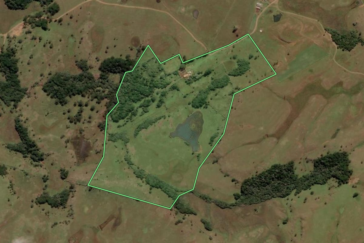 Imagem de satélite do imóvel rural em Painel (SC), com o contorno declarado no CAR desenhado por cima.