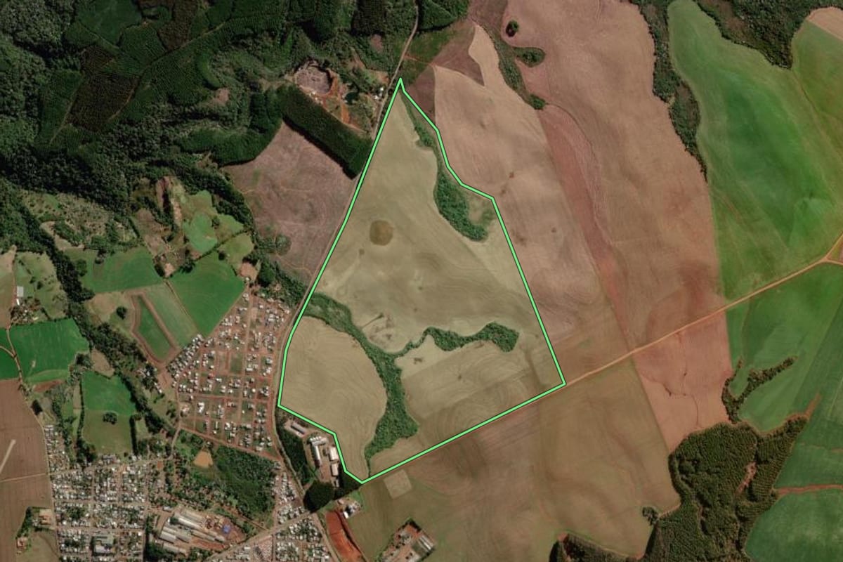 Imagem de satélite do imóvel rural em Palma Sola (SC), com o contorno declarado no CAR desenhado por cima.