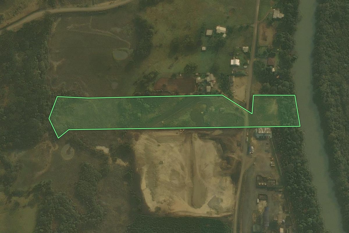 Imagem de satélite do imóvel rural em Palmeira (SC), com o contorno declarado no CAR desenhado por cima.
