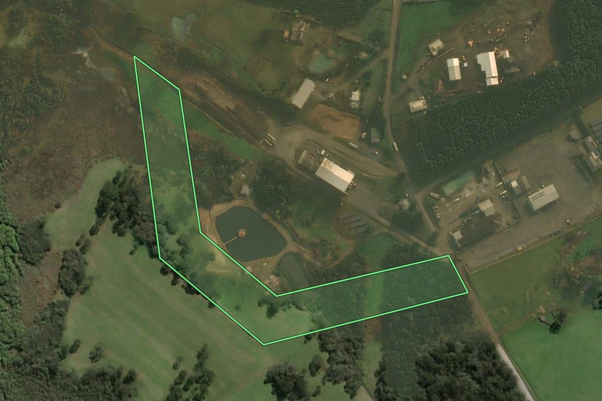Imagem de satélite do imóvel rural em Palmeira (SC), com o contorno declarado no CAR desenhado por cima.