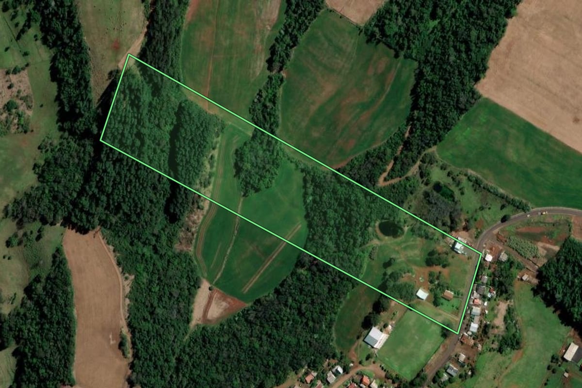 Imagem de satélite do imóvel rural em Palmitos (SC), com o contorno declarado no CAR desenhado por cima.