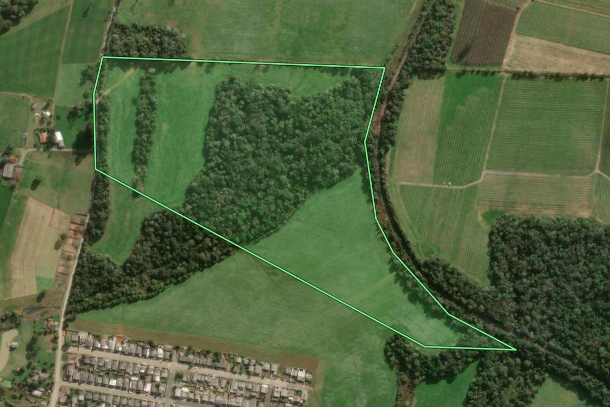 Imagem de satélite do imóvel rural em Papanduva (SC), com o contorno declarado no CAR desenhado por cima.