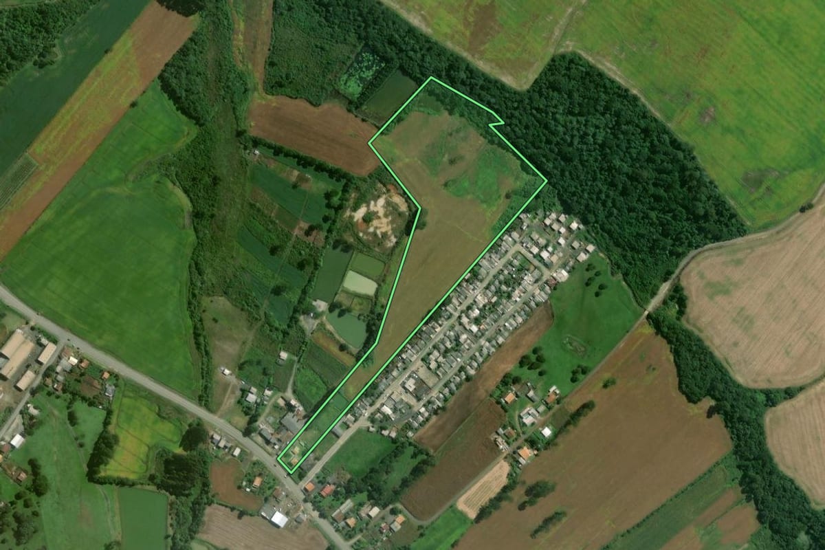 Imagem de satélite do imóvel rural em Papanduva (SC), com o contorno declarado no CAR desenhado por cima.