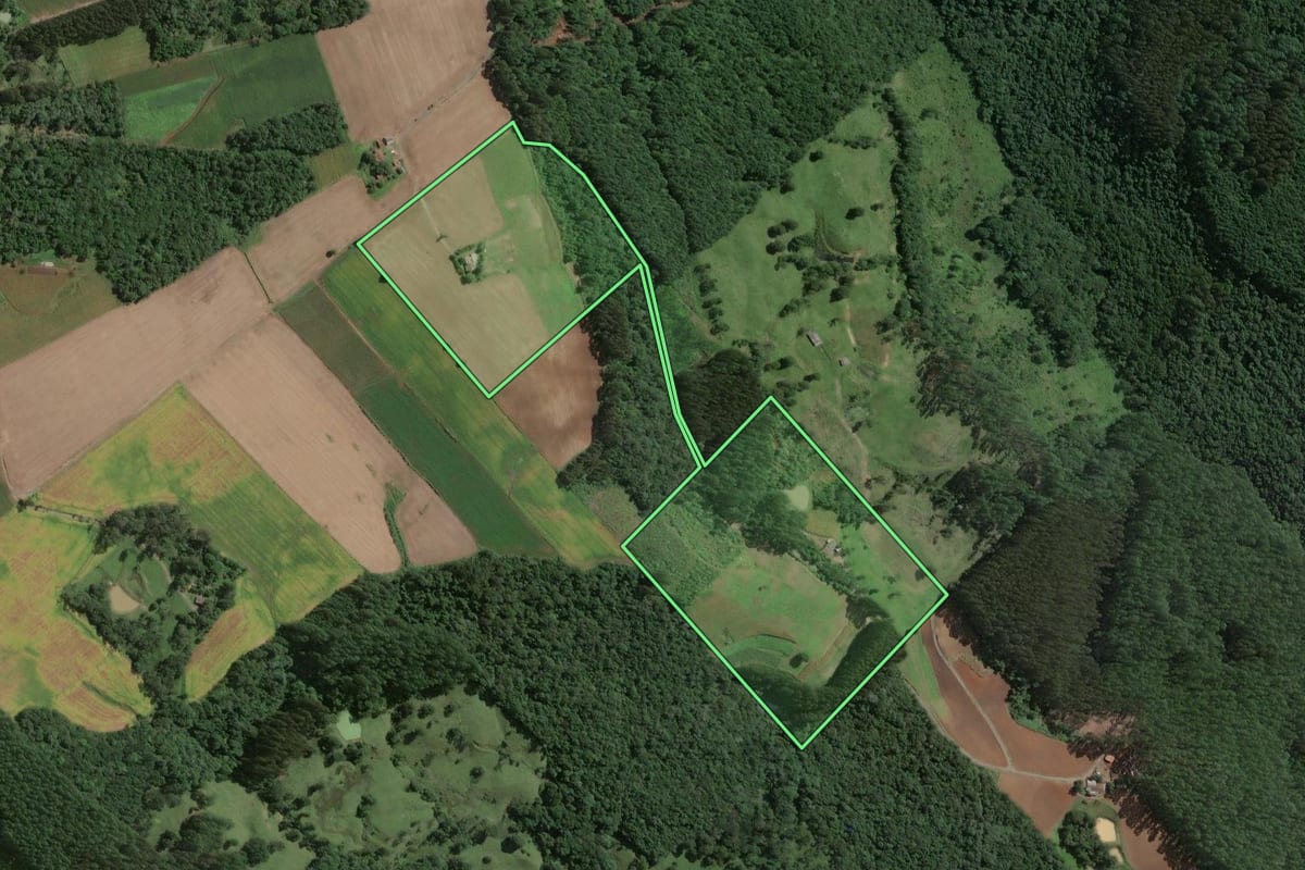 Imagem de satélite do imóvel rural em Papanduva (SC), com o contorno declarado no CAR desenhado por cima.