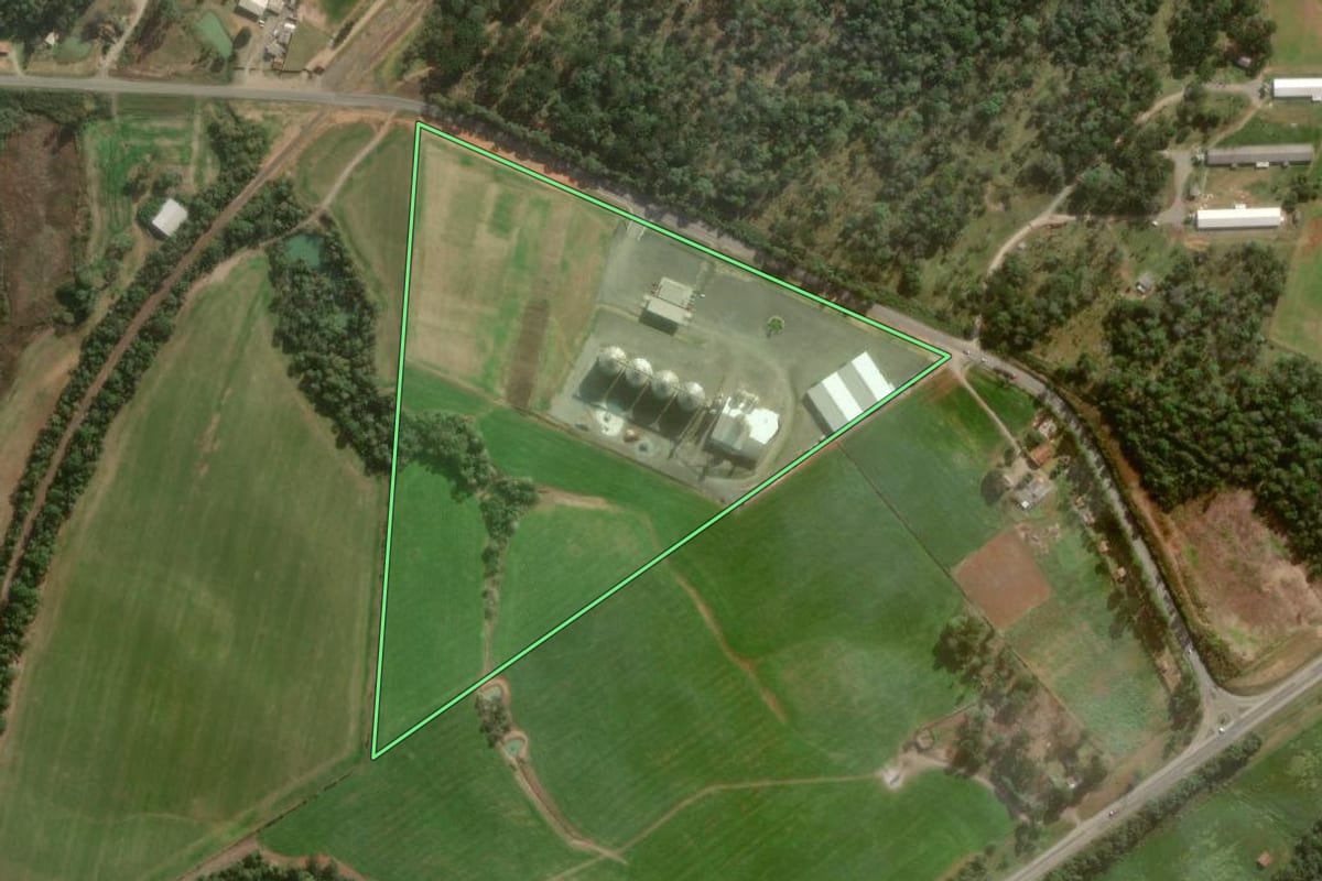 Imagem de satélite do imóvel rural em Papanduva (SC), com o contorno declarado no CAR desenhado por cima.