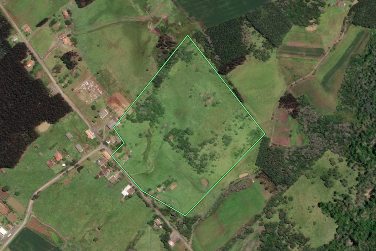 Imagem de satélite do imóvel rural em Papanduva (SC), com o contorno declarado no CAR desenhado por cima.