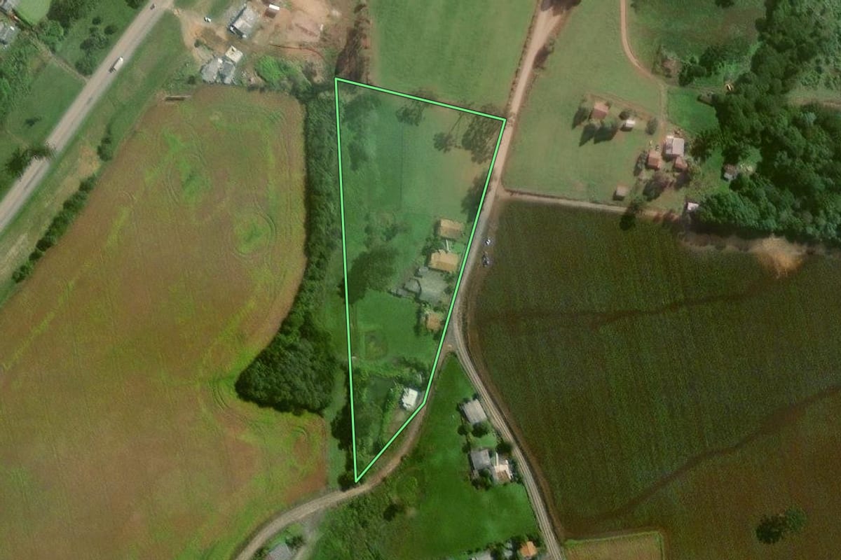 Imagem de satélite do imóvel rural em Papanduva (SC), com o contorno declarado no CAR desenhado por cima.