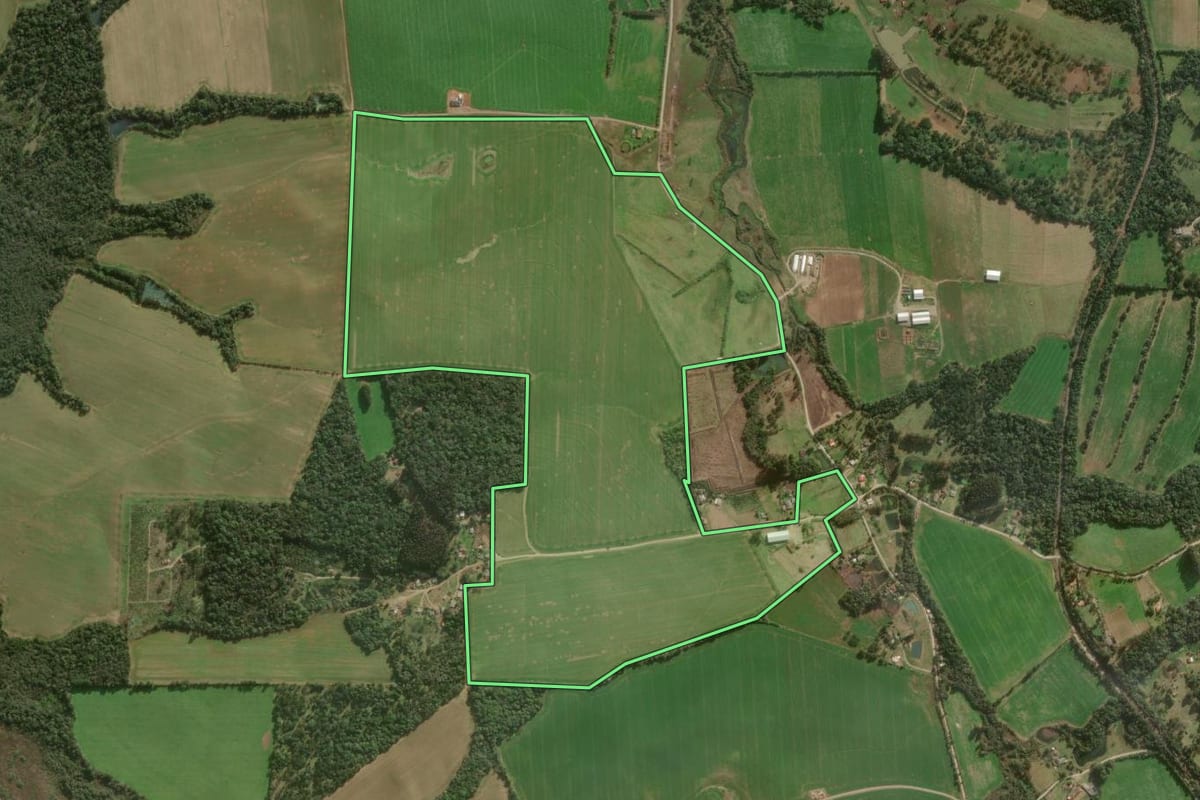 Imagem de satélite do imóvel rural em Papanduva (SC), com o contorno declarado no CAR desenhado por cima.