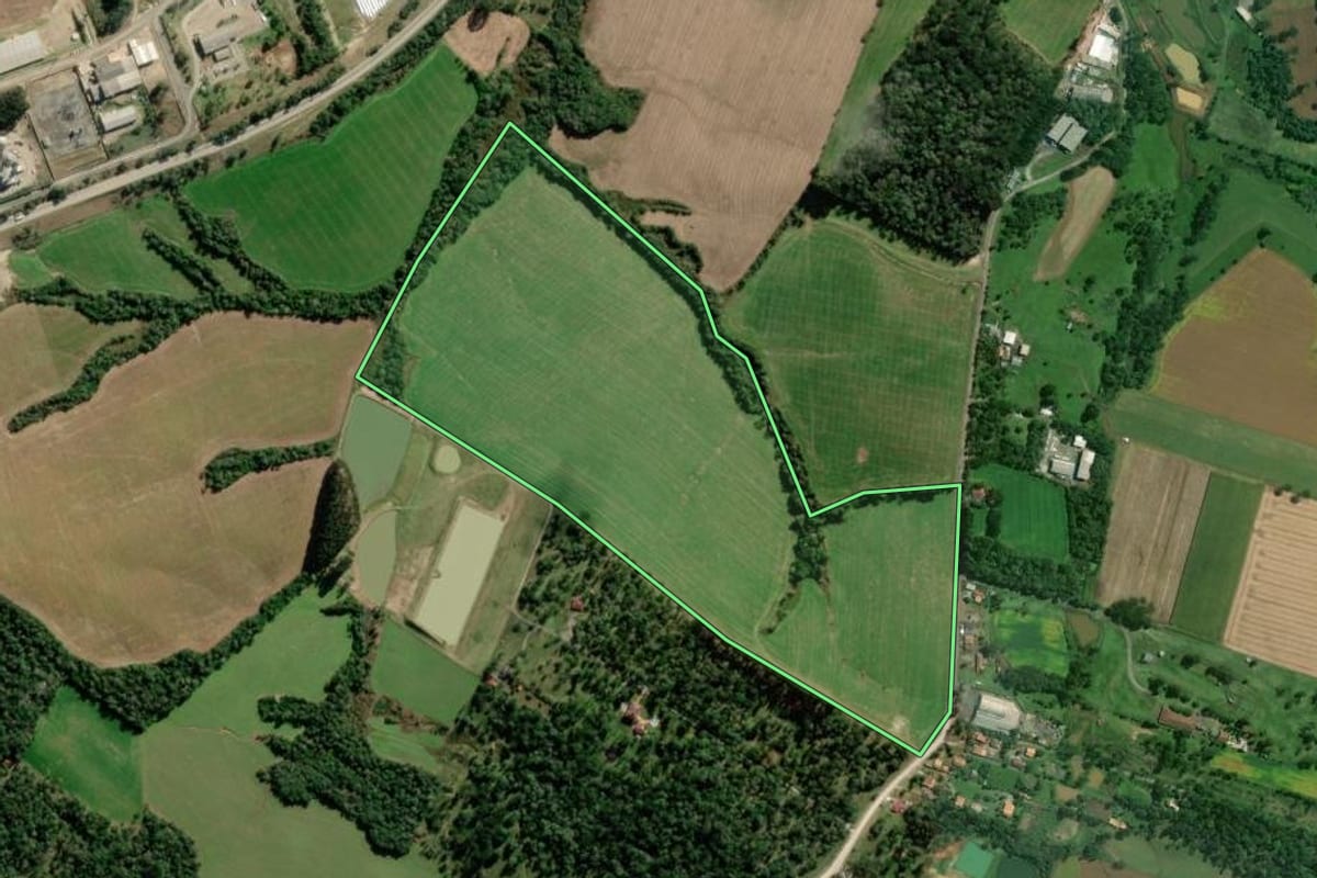 Imagem de satélite do imóvel rural em Papanduva (SC), com o contorno declarado no CAR desenhado por cima.