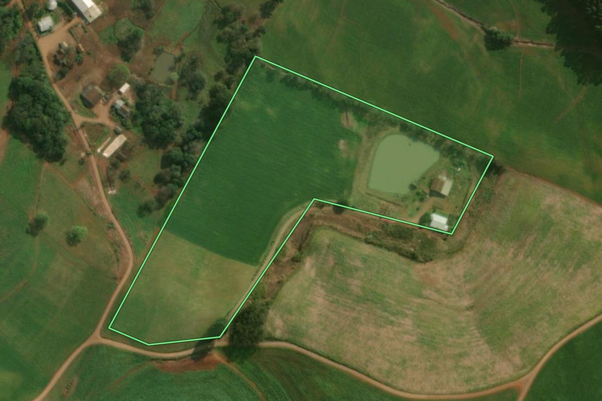 Imagem de satélite do imóvel rural em Paraíso (SC), com o contorno declarado no CAR desenhado por cima.
