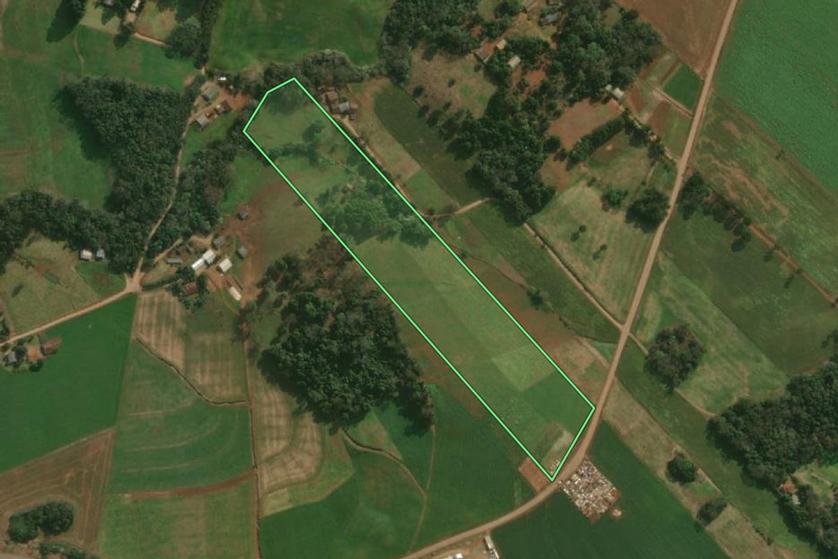Imagem de satélite do imóvel rural em Paraíso (SC), com o contorno declarado no CAR desenhado por cima.