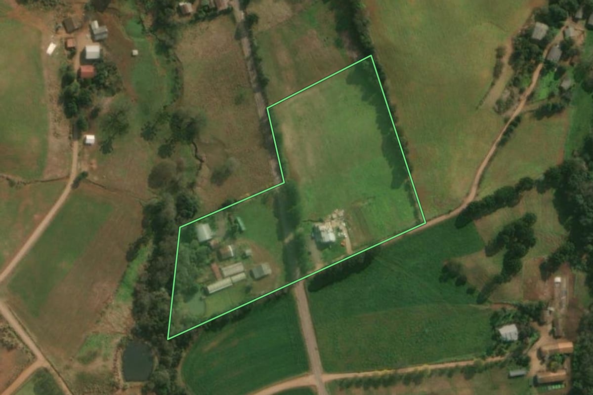Imagem de satélite do imóvel rural em Paraíso (SC), com o contorno declarado no CAR desenhado por cima.