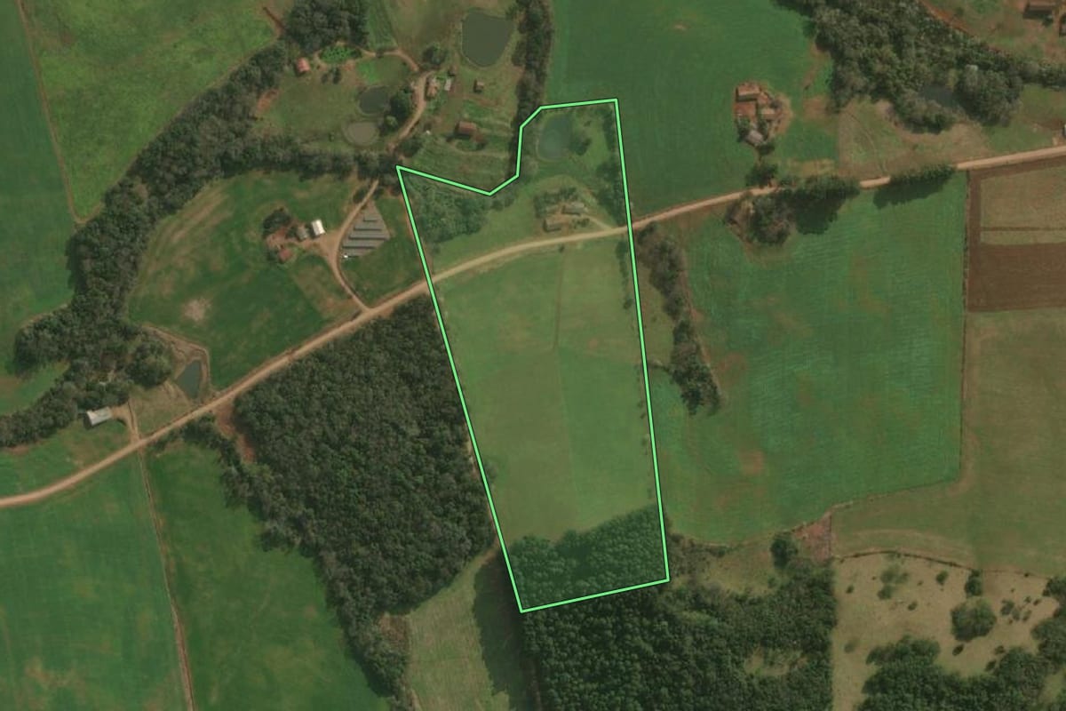 Imagem de satélite do imóvel rural em Paraíso (SC), com o contorno declarado no CAR desenhado por cima.