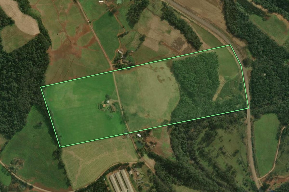 Imagem de satélite do imóvel rural em Paraíso (SC), com o contorno declarado no CAR desenhado por cima.