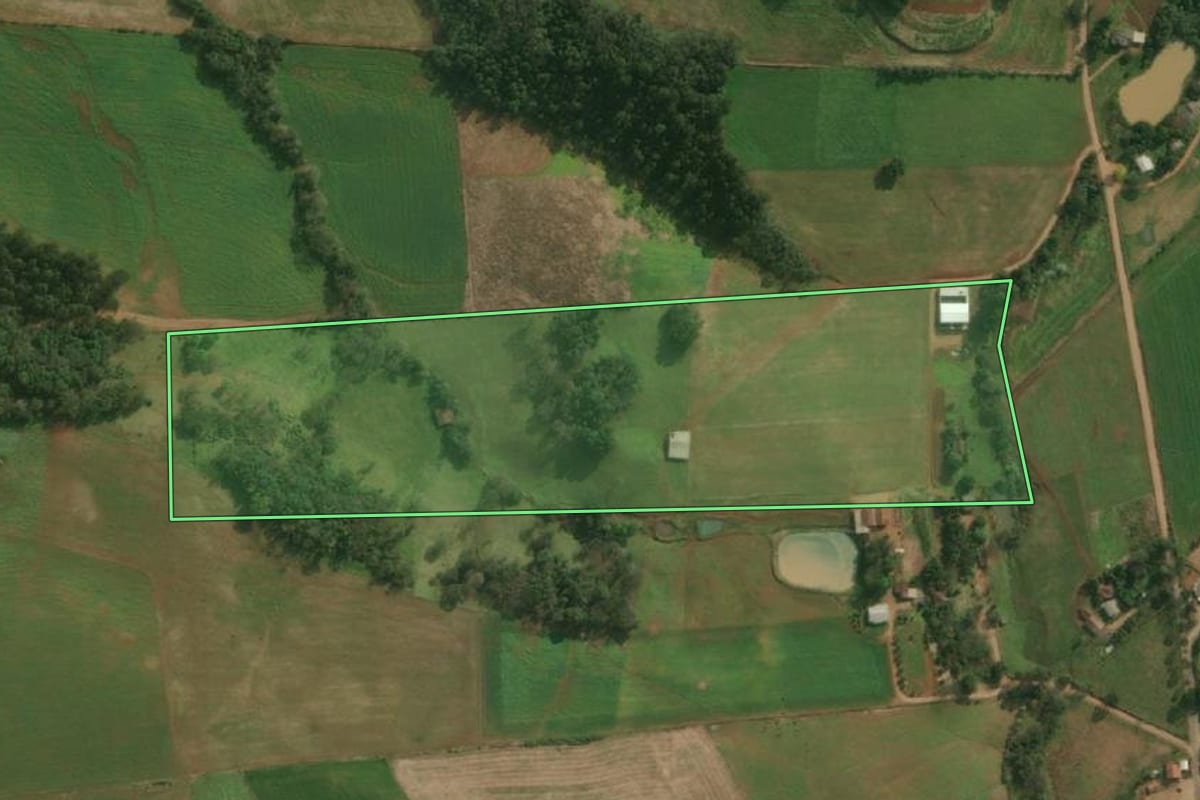 Imagem de satélite do imóvel rural em Paraíso (SC), com o contorno declarado no CAR desenhado por cima.