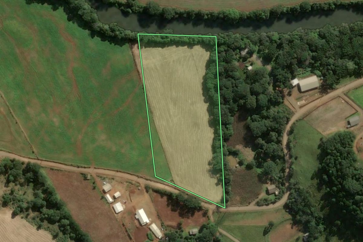 Imagem de satélite do imóvel rural em Passos Maia (SC), com o contorno declarado no CAR desenhado por cima.