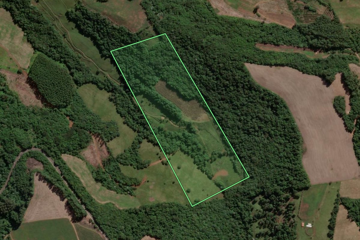 Imagem de satélite do imóvel rural em Peritiba (SC), com o contorno declarado no CAR desenhado por cima.