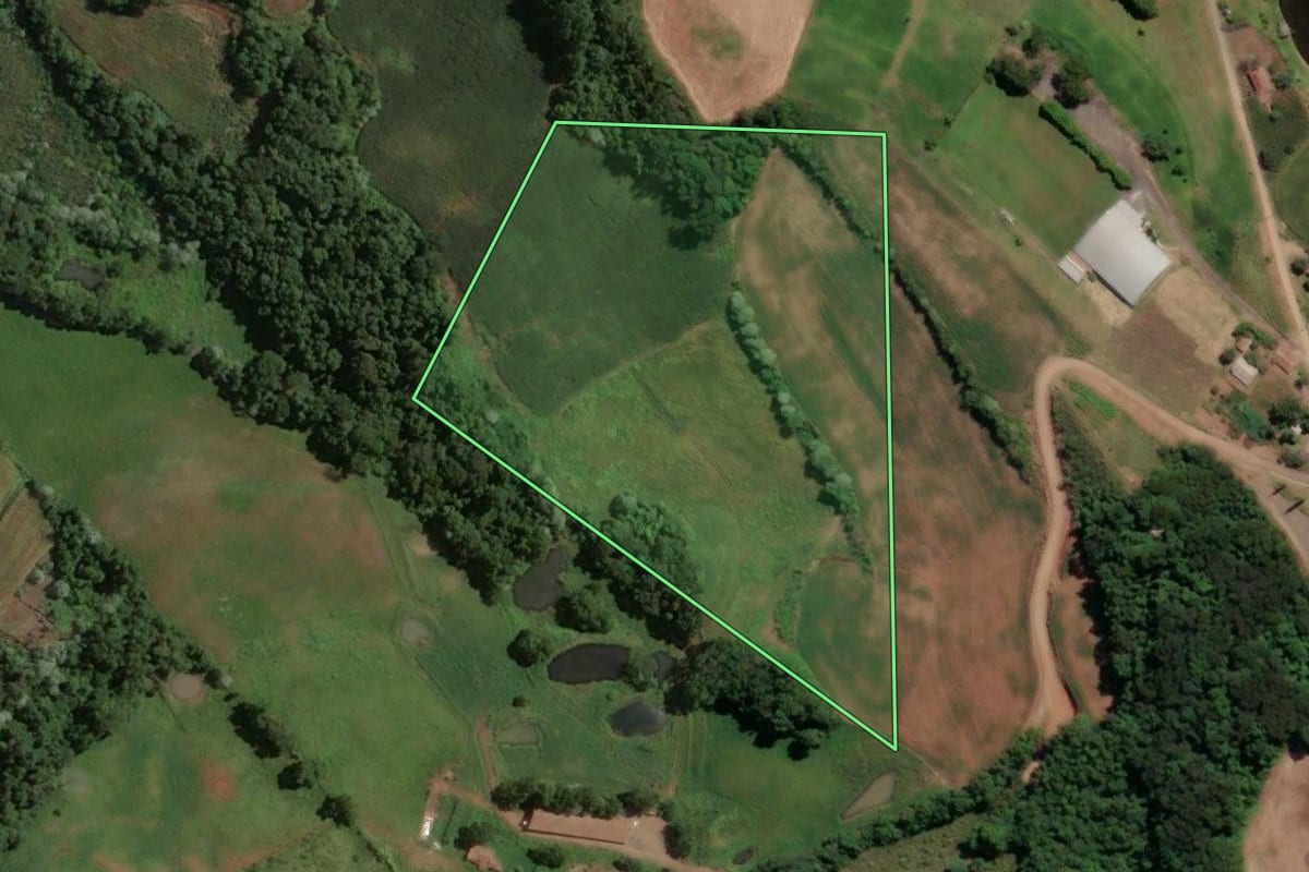Imagem de satélite do imóvel rural em Peritiba (SC), com o contorno declarado no CAR desenhado por cima.