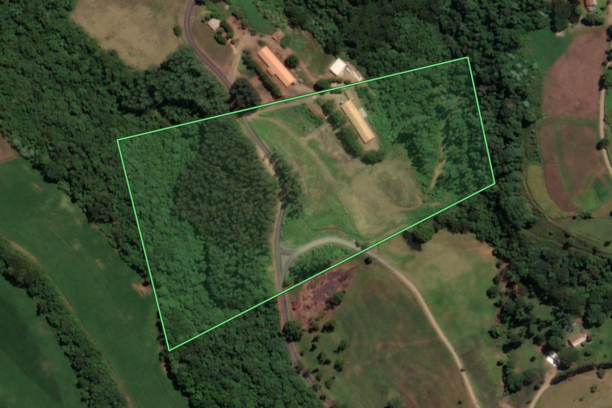 Imagem de satélite do imóvel rural em Peritiba (SC), com o contorno declarado no CAR desenhado por cima.