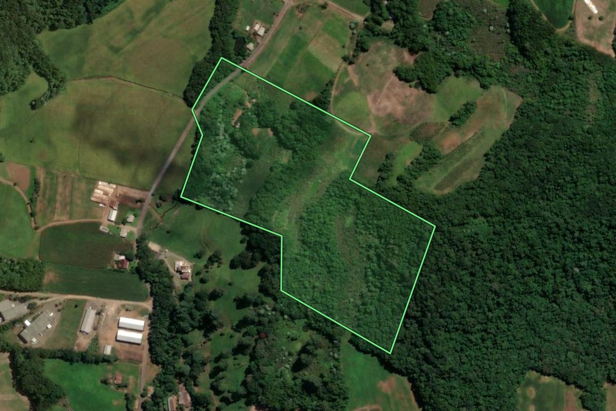 Imagem de satélite do imóvel rural em Peritiba (SC), com o contorno declarado no CAR desenhado por cima.