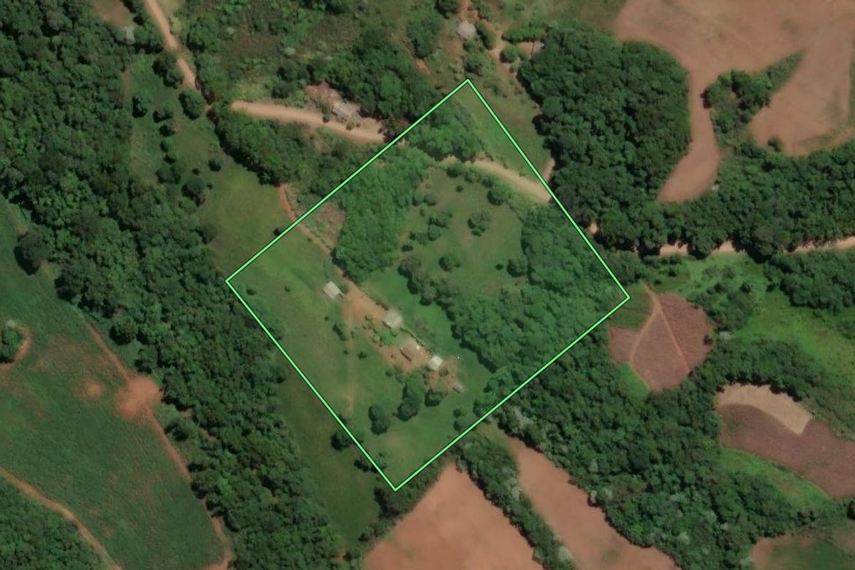Imagem de satélite do imóvel rural em Peritiba (SC), com o contorno declarado no CAR desenhado por cima.