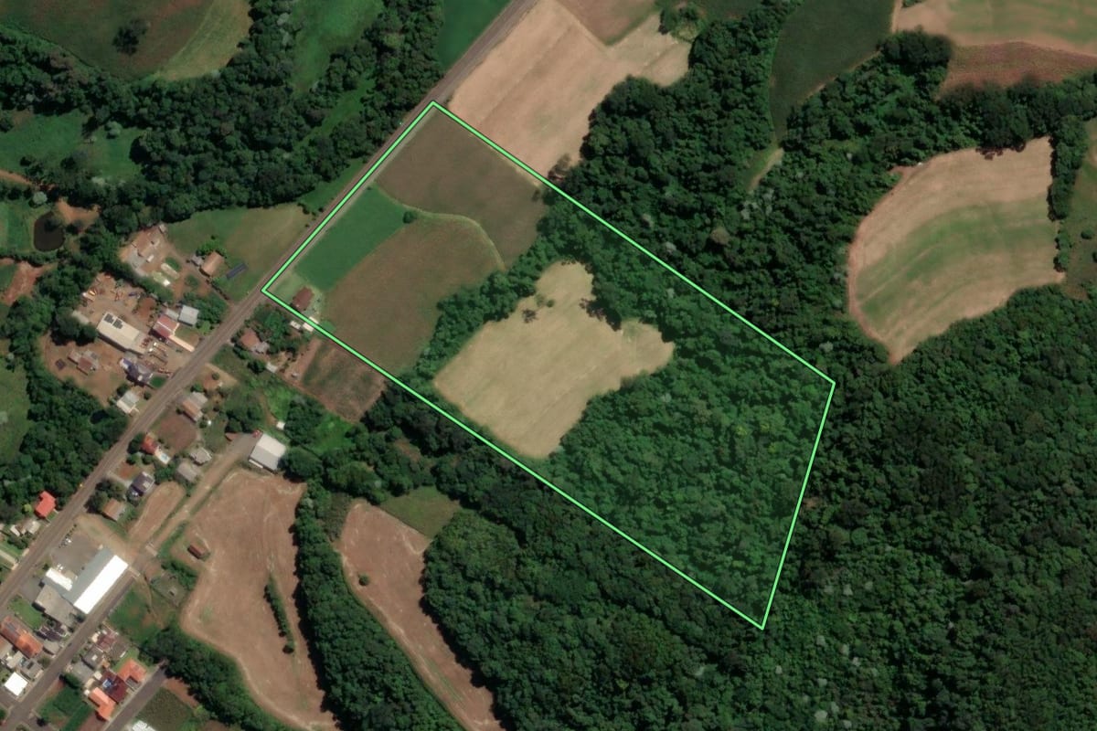 Imagem de satélite do imóvel rural em Peritiba (SC), com o contorno declarado no CAR desenhado por cima.