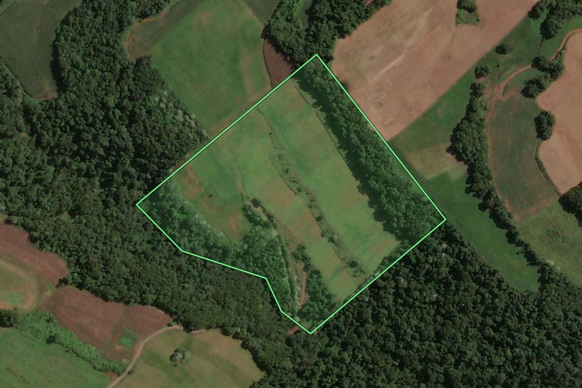 Imagem de satélite do imóvel rural em Peritiba (SC), com o contorno declarado no CAR desenhado por cima.