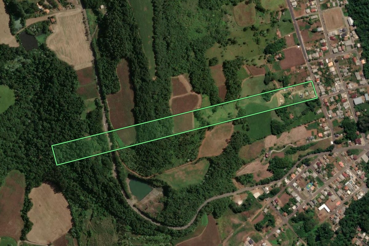 Imagem de satélite do imóvel rural em Peritiba (SC), com o contorno declarado no CAR desenhado por cima.
