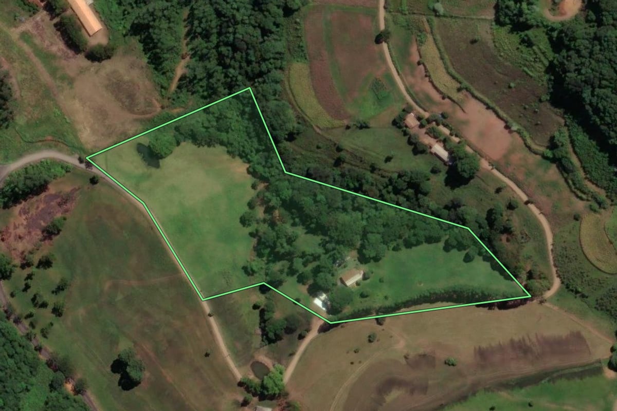 Imagem de satélite do imóvel rural em Peritiba (SC), com o contorno declarado no CAR desenhado por cima.