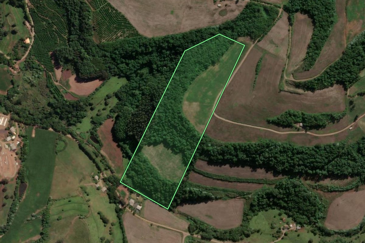 Imagem de satélite do imóvel rural em Peritiba (SC), com o contorno declarado no CAR desenhado por cima.